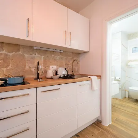 By The Sea - 24338 * تروغير